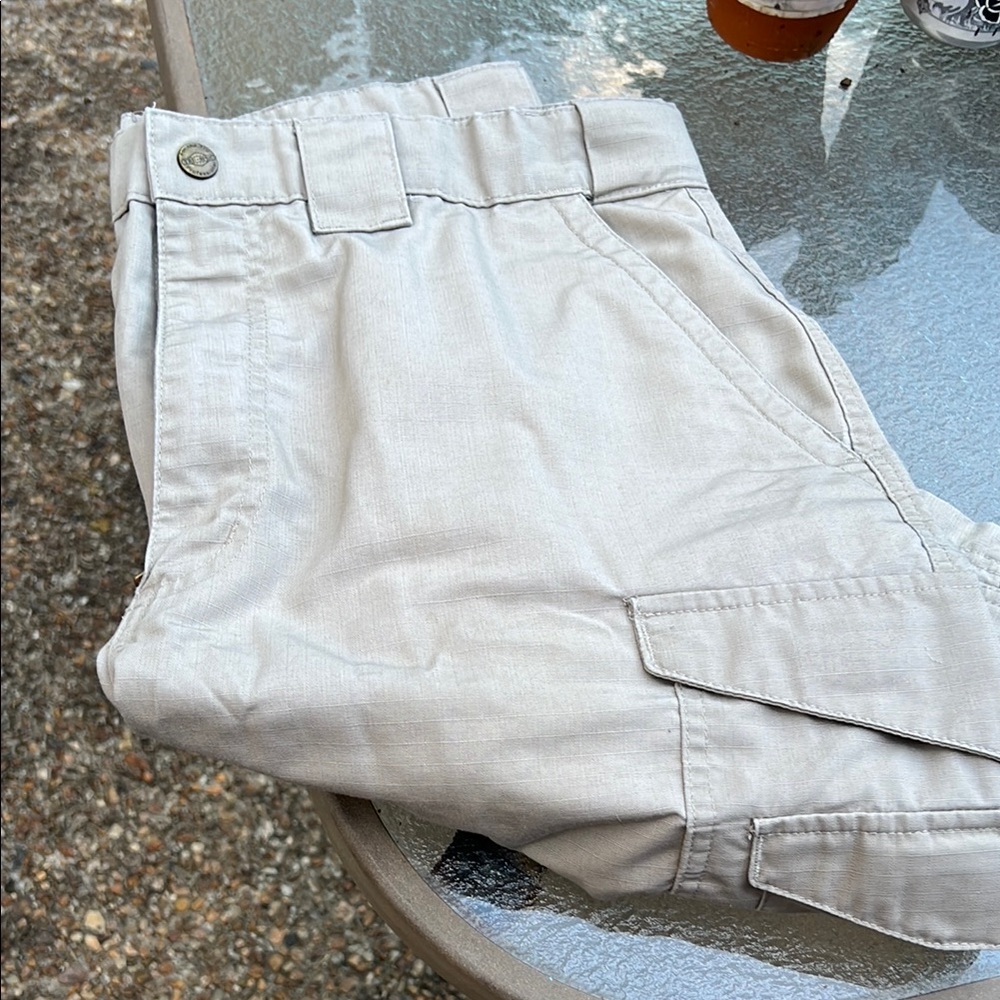 Men's Versatile Cargo Shorts - Light Gray